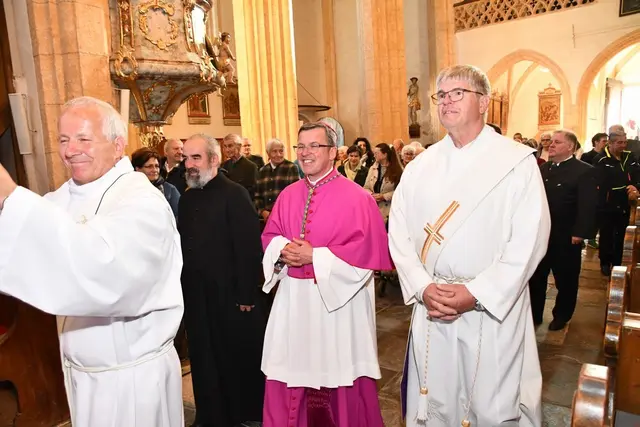 Festlicher Einzug in die Pfarr- und Wallfahrtskirche Schöder. | Foto: Anita Galler