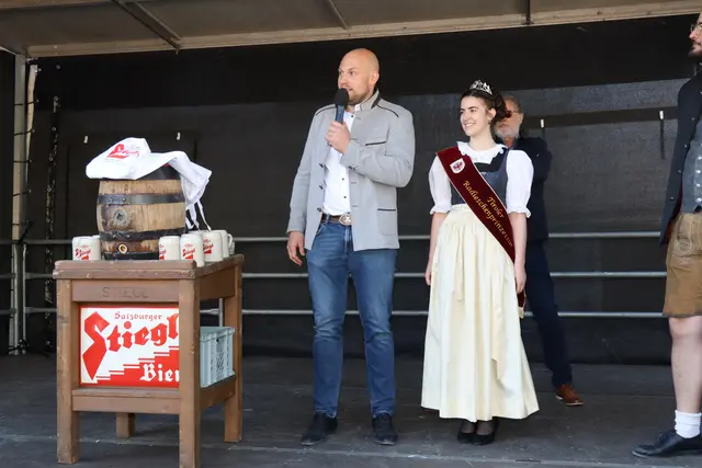 Ortsbauernobmann Romed Plank mit Radieschenprinzessin Anna Müssigang. | Foto: Kendlbacher