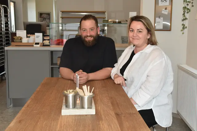 Benny und Nina Schreiner eröffneten ihre neue Bäckerei in Großpetersdorf. | Foto: MeinBezirk/Michael Strini