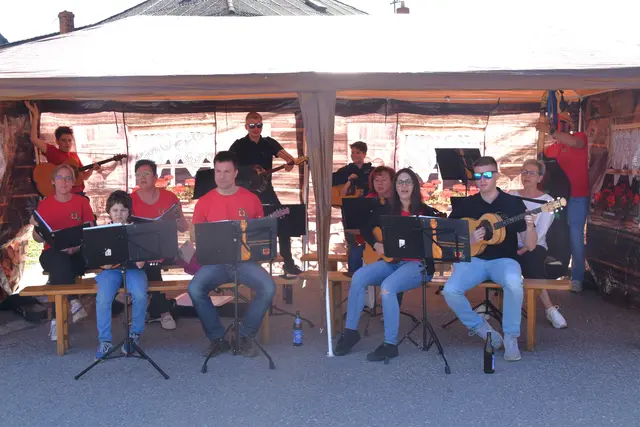 Wunderbarer Frühjahrsmarkt mit viel regionaler Kulinarik, Handwerk und Besuchern