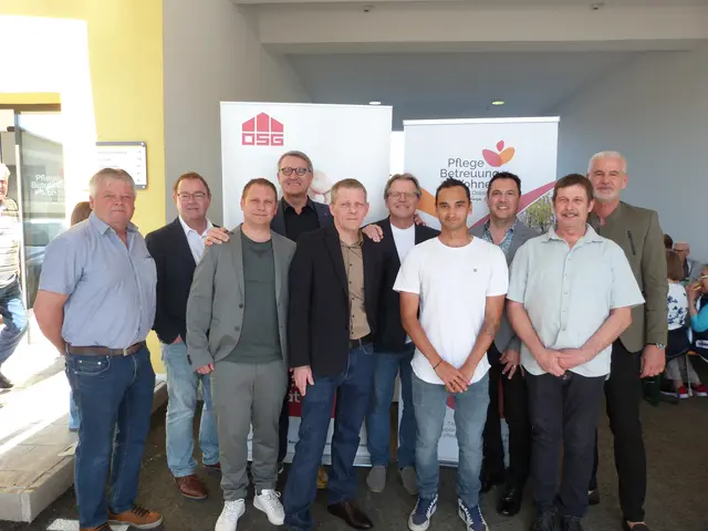 Auch alle helfenden Hände der Baufirmen der Region waren vor Ort.  | Foto: Vanessa Wittmann