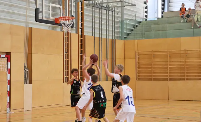 In schnellen, spannenden und fairen Duellen zeigte der Basketballnachwuchs großes Können in Kalsdorf. | Foto: Edith Ertl