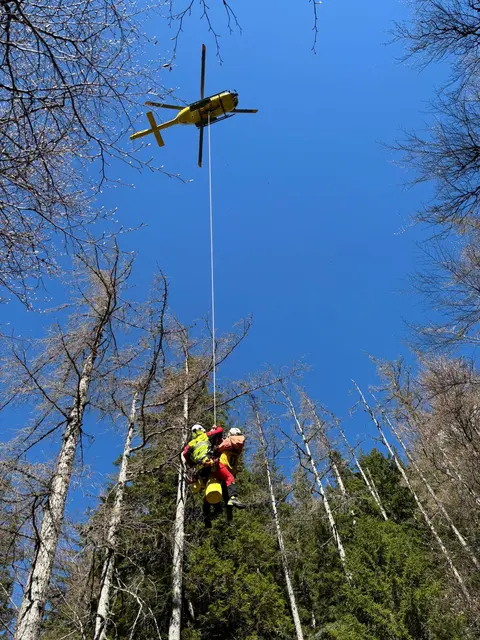 Die verletzte Wanderin wurde vom Hubschrauber abtransportiert. | Foto: Österreichischer Bergrettungsdienst