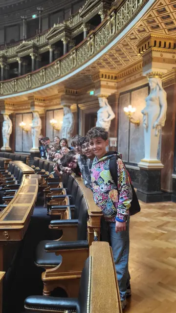 Parlamentsbesuch begeistert Schülerinnen und Schüler