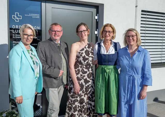 Bezirkshauptfrau Manuela Herzog, Bürgermeister Hermann Wistrcil, Dr. Silvia Hundlinger, Landeshauptfrau Johanna Mikl-Leitner und Dr. Stephanie Zukrigl-Warringer. | Foto: NLK Khittl