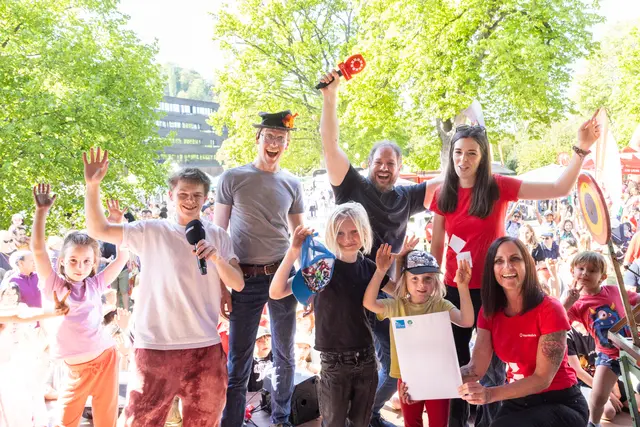 Die Verlosung der Preise brachte viele strahlende Gesichter.  | Foto: Konstantinov