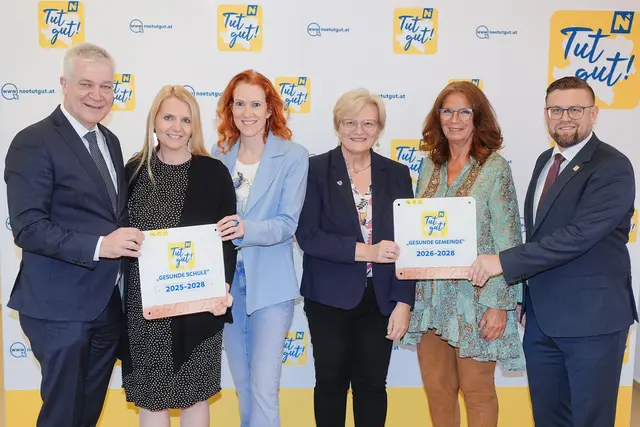 Landesrat Anton Kasser, Evelyn Widhalm, Christina Schwarz-Hinterhofer, Vizebürgermeisterin Erika Zeh, Gesunde Gemeinde Obfrau Roswitha Resch und Tut-Gut Geschäftsführer Erwin Zeiler. | Foto: MS-Fototeam | Martin Mathes