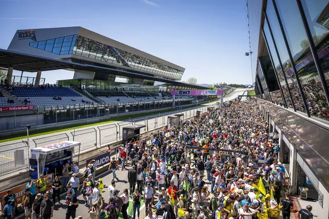 Der Pitwalk war sehr gefragt. | Foto: Red Bull Content Pool
