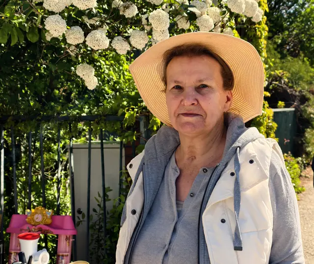 Der Hut steht ihr gut. Erika Boeck konnte ein Kopfbedeckung erwerben. | Foto: Christian Nowotny