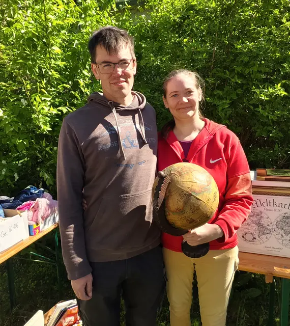 Martin und Katharina Drummler hatten sehr viele Babysachen abzugeben.
 | Foto: Christian Nowotny