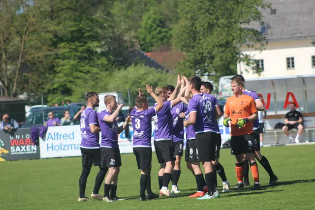 Abklatschen vor dem Anpfiff | Foto: MeinBezirk Perg/Köck