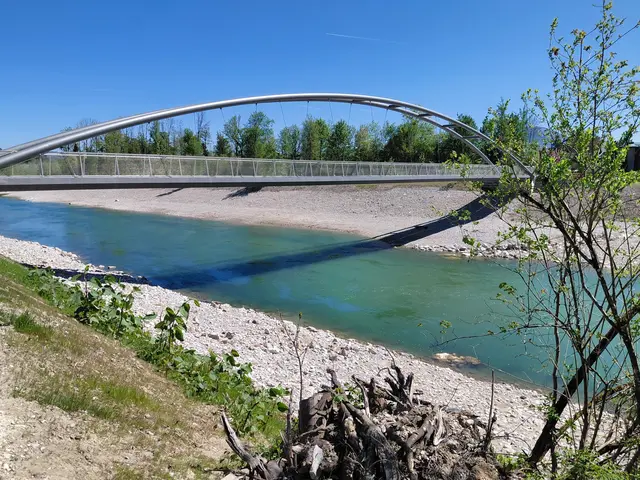 Der Siezenheimer Steg verbindet Österreich mit Deutschland.  | Foto: H.Bachinger