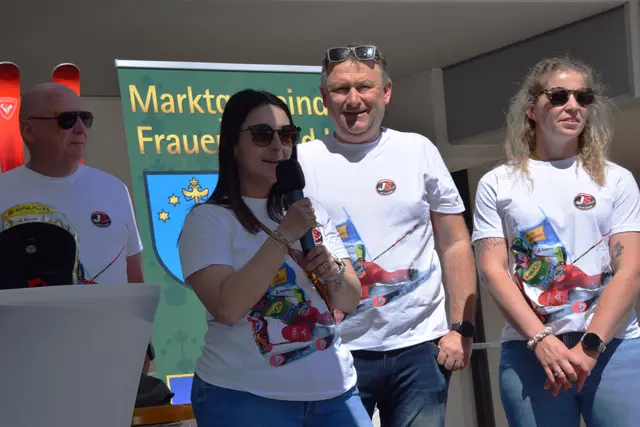 Fanclub-Obfrau Nina Stelzer bei der Begrüßung | Foto: MeinBezirk/Josef Strohmeier