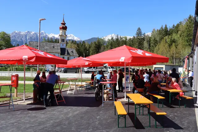 Strahlender Sonnenschein und viele Gäste bei der Neueröffnung in Judenstein. | Foto: Kendlbacher