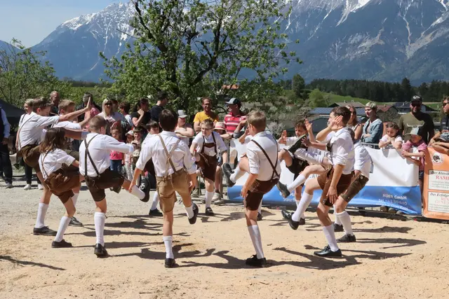 Pausenprogramm mit Schuhplattleinlagen der jungen Tulfeiner. | Foto: Hubmann