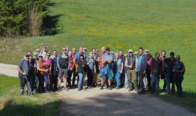 Bei strahlendem Frühlingswetter trafen sich heute mehr als 100 motivierte Teilnehmer in Waldhausen zum gemeinsamen Start der OÖ Bewegungs-Challenge. Eine Veranstaltung der Gesunden Gemeinde Waldhausen.  | Foto: Gesunde Gemeinde Waldhausen