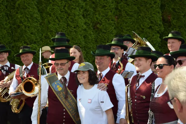 Julia Scheib mit Kapellmeister Oskar Lenz | Foto: MeinBezirk/Josef Strohmeier