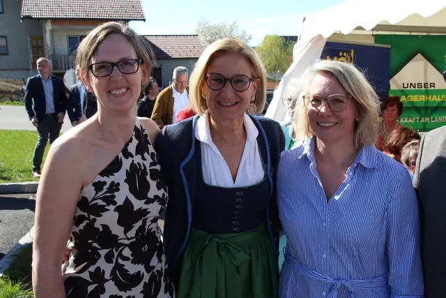 Neues Arzthaus mit hohem Besuch der Bestimmung übergeben