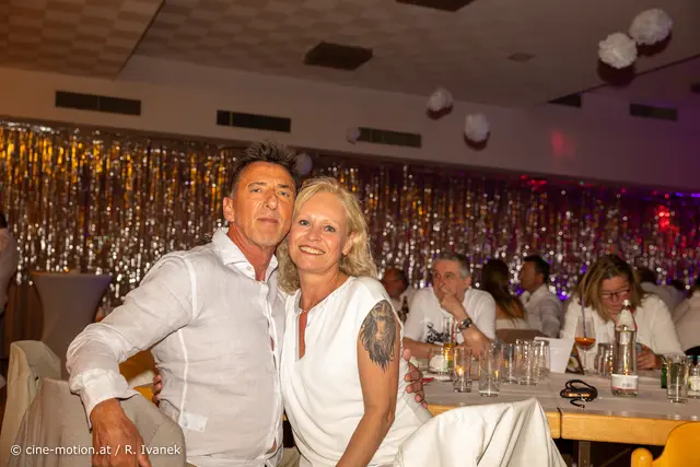 Gerhard und Natascha - ob hier wohl die Frage nach einem Tanz dahintersteckt? | Foto: cine-motion.at / R. Ivanek