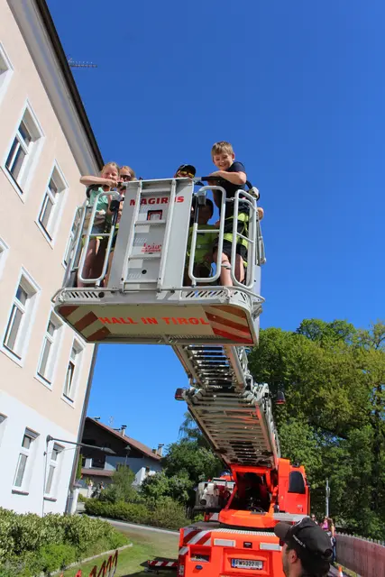 Mit dem Kran der Feuerwehr ging es hoch hinauf.