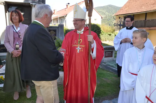 Bgm. Hermann Hartleb begrüßte Weihbischof Johannes Freitag. | Foto: Oblak