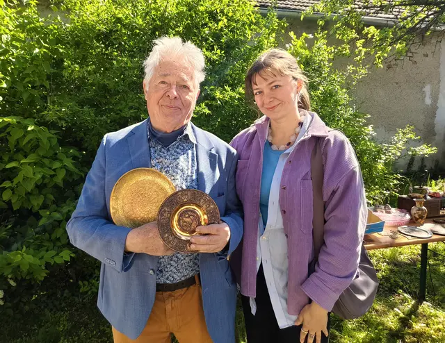 Tratsch, Trödel und Traumfunde beim sonnigen Dorfflohmarkt