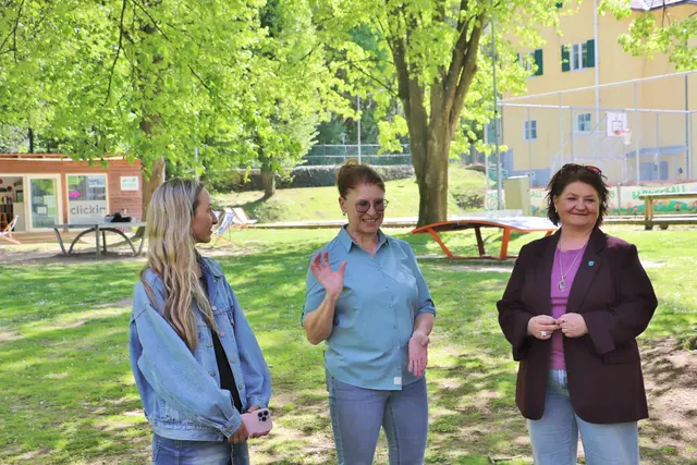 Kathrin Manninger (li), Andrea Neundlinger und Doris Dirnberger gaben das Startzeichen zur Feel Good-Challenge  | Foto: Edith Ertl