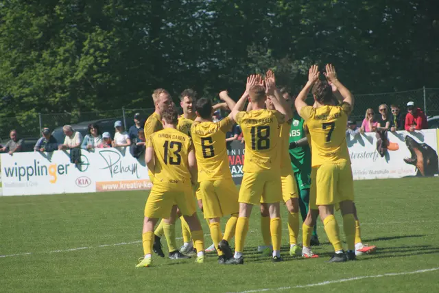 Abklatschen vor dem Anpfiff | Foto: MeinBezirk Perg/Köck