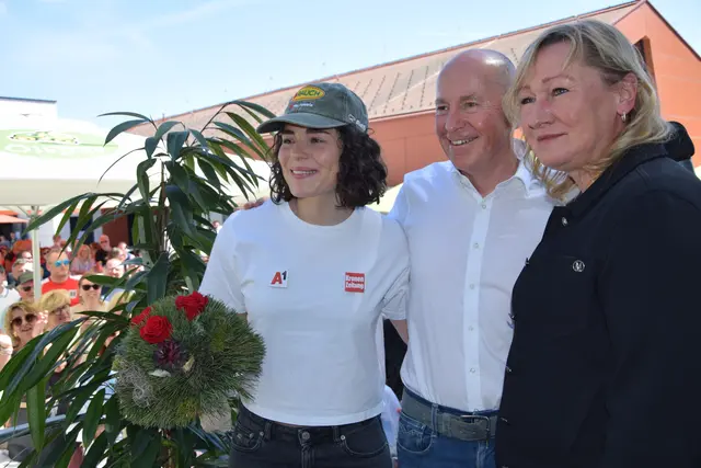 Julia Scheib, Peter Baumann und Renate Götschl  | Foto: MeinBezirk/Josef Strohmeier
