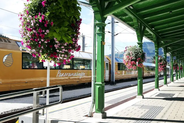 Ab 1. Mai heißt es wieder „Genuss auf Schiene“ in den exklusiven Panoramawagen der Mariazellerbahn. Besondere Ausblicke auf den amtierenden „schönsten Platz Österreichs“ sind garantiert. | Foto: NÖVOG/Grojer