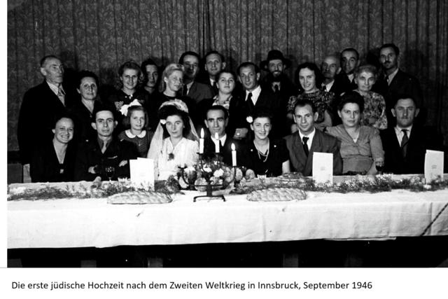 Die erste jüdische Hochzeit in Innsbruck nach dem Zweiten Weltkrieg: Leokadia Justmann und Józef Wiśnicki.
- das Ehepaar Ginzel ist rechts im Bild zu finden.  | Foto: Tatschl