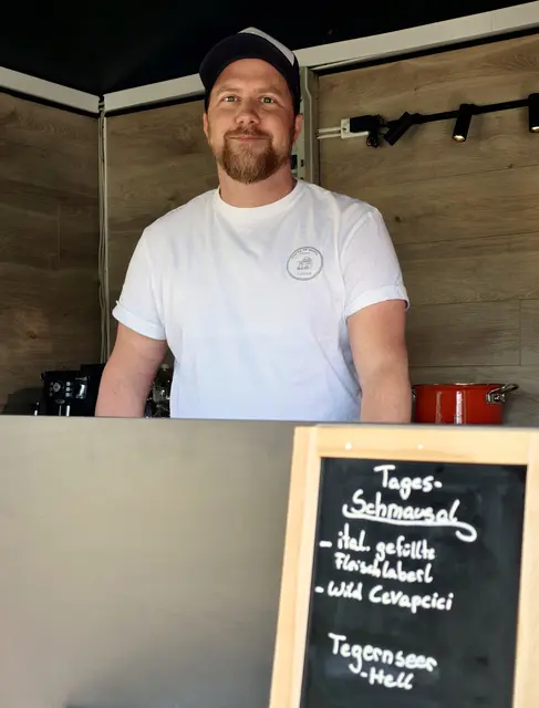 Für das leibliche Wohl sorgte unter anderem Jürgen Krumbek-Kikinger mit seinem Foodtruck. | Foto: Christian Nowotny