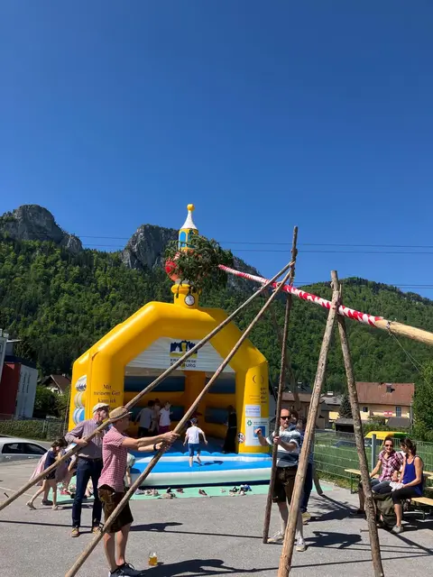 Maibaum-Familienfest in Neualm