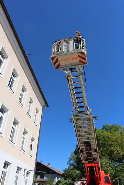 Mit dem Kran der Feuerwehr ging es hoch hinauf.