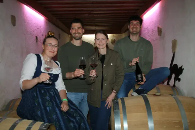 Weingut Dombi Weiss - mit Weinprinzessin Lena, Michi, Anna und Andreas 