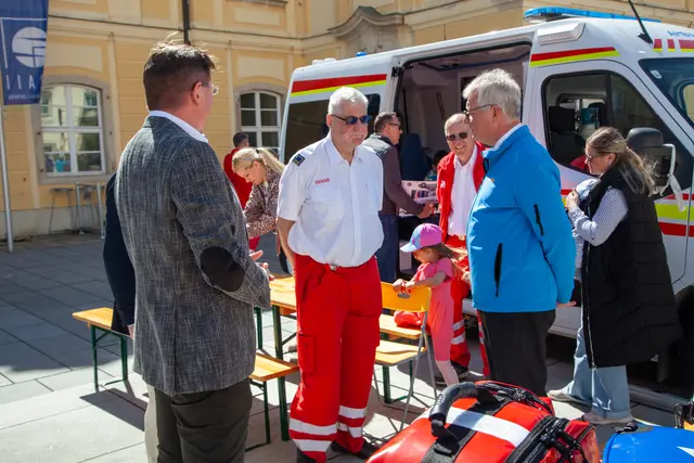 Begleitet wurde die Präsentation von einem Blaulichttag, bei dem Einsatzorganisationen aus der Region ihre Arbeit vorgestellt hatten. | Foto: noezsv