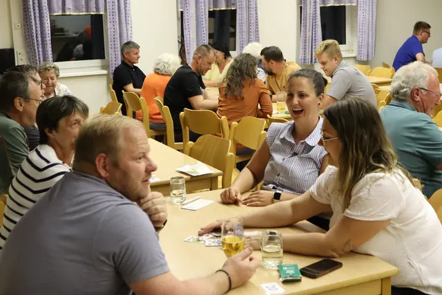 Wenn schon nicht überzeugend spielen, dann wenigstens ein guter Schmäh | Foto: Gerhard Langmann