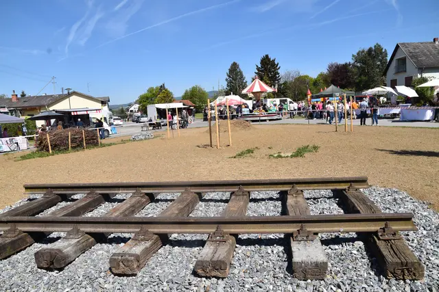 Der Dorfplatz wird aktuell umgestaltet. | Foto: MeinBezirk/Michael Strini