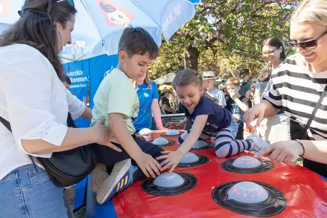Unzählige Stationen luden zum Mitmachen ein.  | Foto: Konstantinov