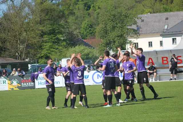 Abklatschen vor dem Anpfiff | Foto: MeinBezirk Perg/Köck