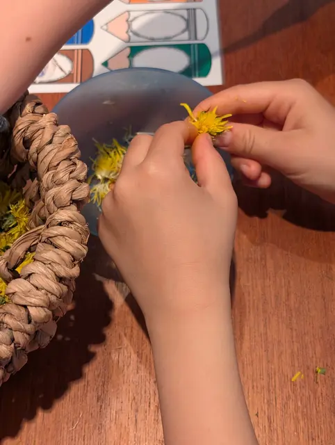 Geschenke und gesunde Jause aus Löwenzahn