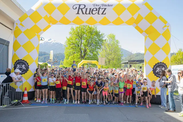 Dichtes Gedränge am Start - 1.100 Laufbegeisterte sorgten für einen neuen Teilnehmerrekord. | Foto: Paul Weber