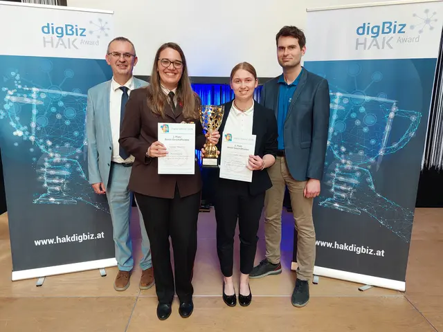 Direktor Rudolf Mayer, Nadine Hable, Barbara Schleritzko, Betreuungslehrer Matthias Hartl | Foto: BHAK Waidhofen/Thaya, Manfred Hartl