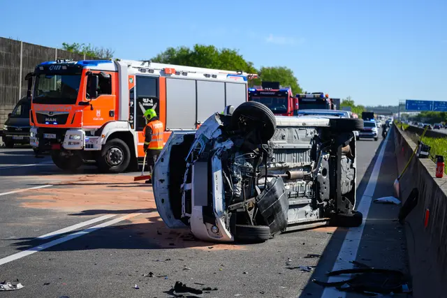Autobahn bei Ansfelden nach Unfall blockiert, heftige Verkehrsbehinderungen
