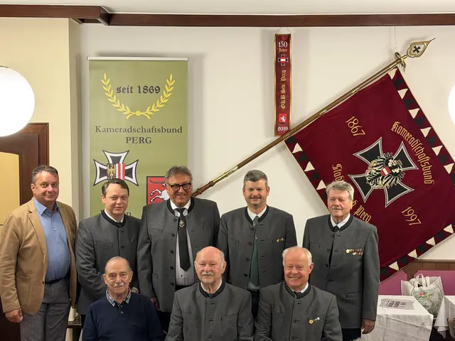 Stehend v. li. Landtagsabgeordneter Bürgermeister Anton Froschauer mit Erich Mitterlehner, Obmann Rudolf Pichler, Jürgen Schreihofer und Alfred Höbarth, sitzend Karl Hochgatterer, Karl Kaindl und Willi Lehner. | Foto: Peter Pilsl