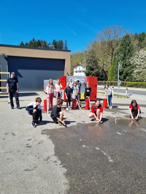 „Wasser marsch!“ in der Mittelschule Seewalchen