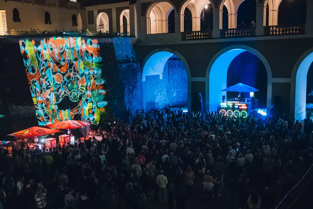 Der Schlosspark und der Schlossgraben verwandeln sich wieder in ein Festivalgelände. | Foto: Niklas Schnaubelt