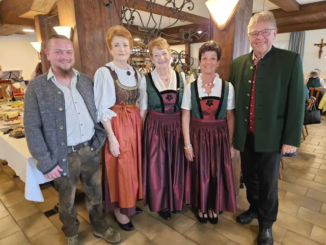 Waldzeller Goldhauben feierten ihren 50er