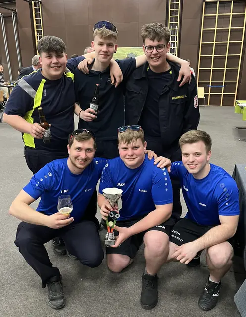 Die Bewerbsgruppe Zistersdorf feierte den 2. Platz vom Kuppelcup Ulrichskirchen mit der Bestzeit von 20,08 Sekunden beim Bierfrühling.  | Foto: Mag. Wilma Langer-Bruckner BEd.