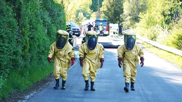 So wurde der Ernstfall rund um einen Gefahrgut-Unfall in Sierning geübt